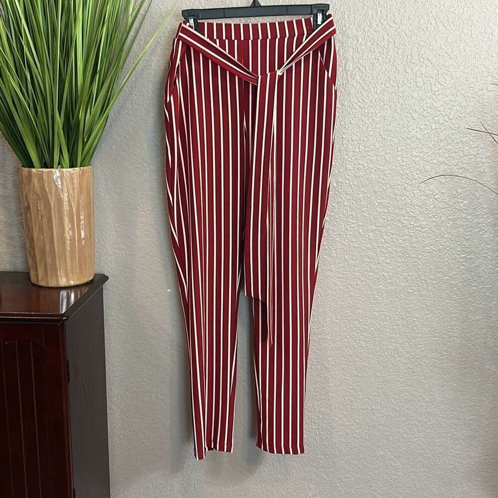 #318* Mosaic & CO, red/white Striped belted dress pants size small